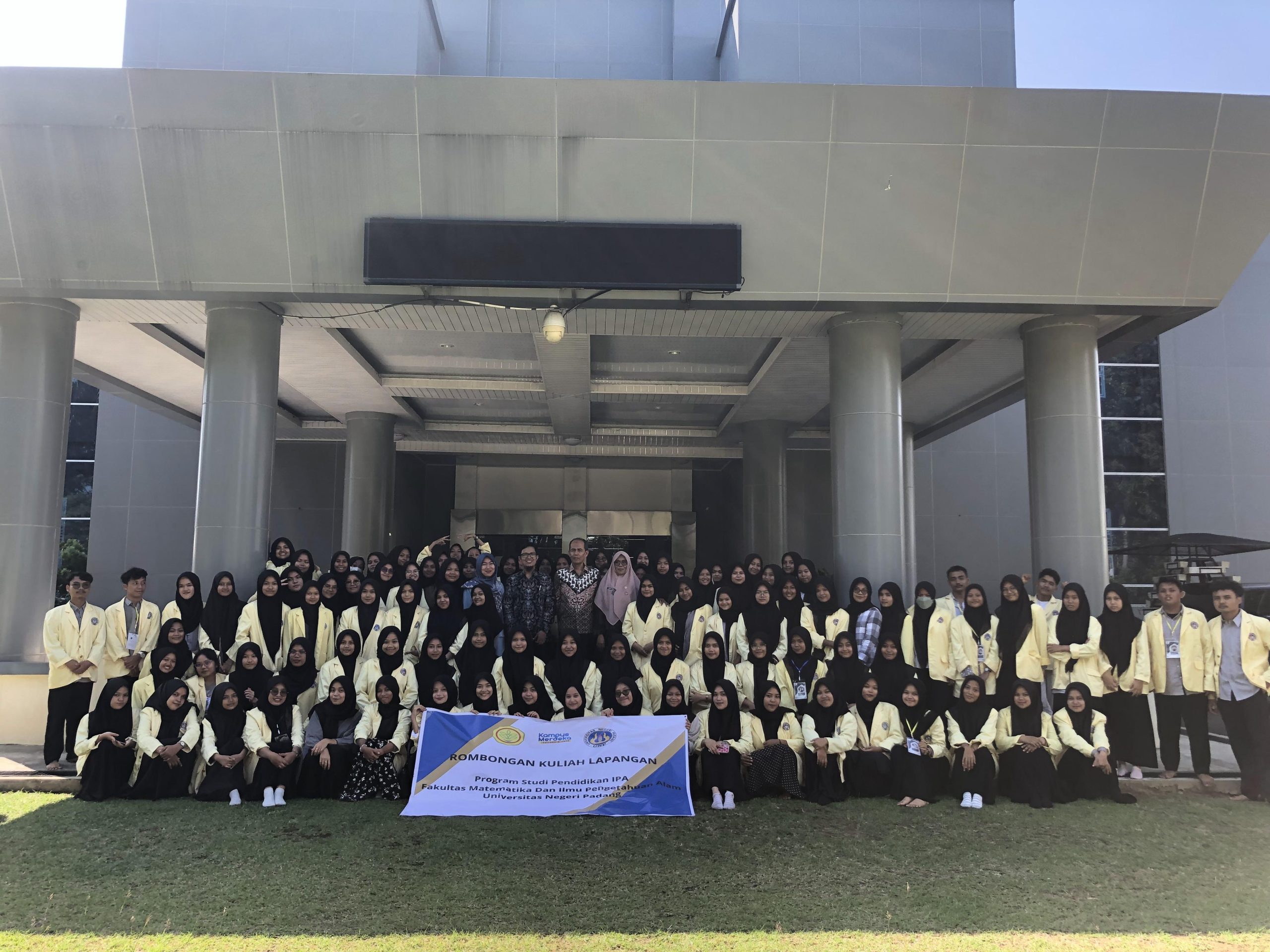 Kuliah Lapangan Mata Kuliah Kimia Bahan Pangan ke Dinas Pangan Provinsi Sumatera Barat